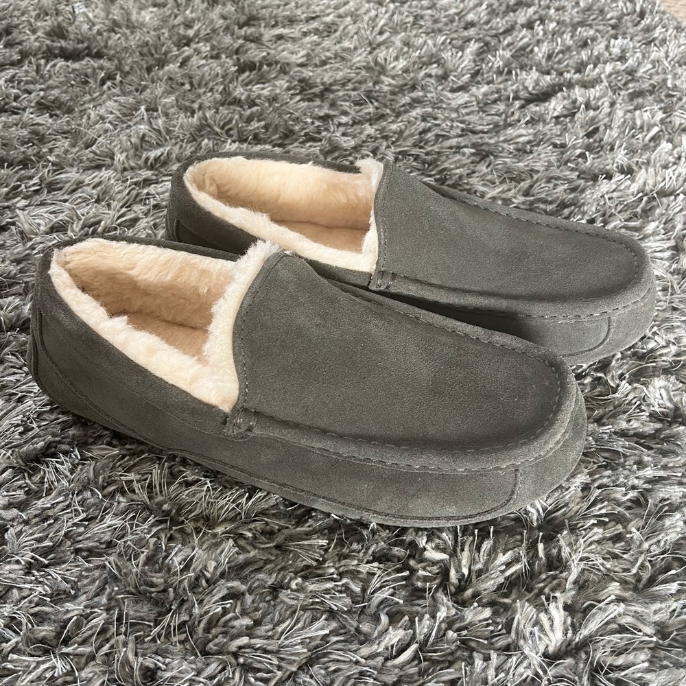 Uggs men’s slippers